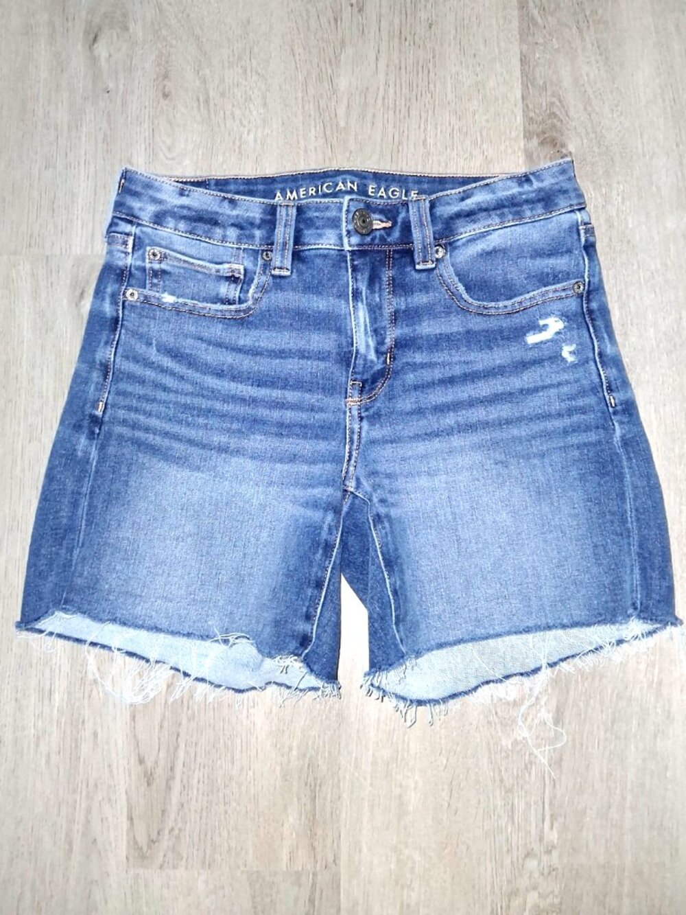 American Eagle The Dream Jean Midi Shorts Size 6 Distressed Denim Medium Wash
